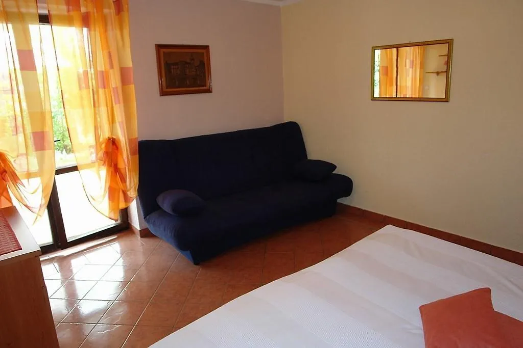 2 Bedroom Amazing Apartment In Crikvenica 0*,